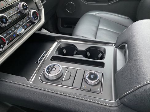 Used 2024 Ford Expedition Max XLT image 30