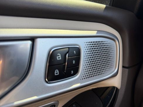 Used 2023 Ford Explorer Platinum w/ Technology Package AWD/4WD image 18