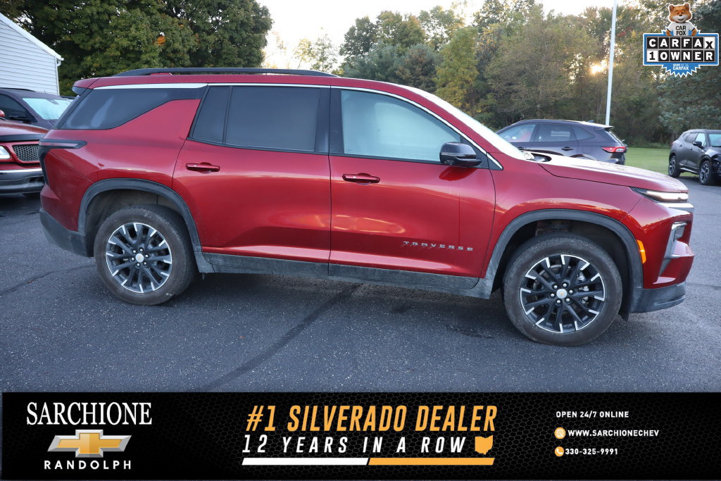 Used 2025 Chevrolet Traverse LT w/ Sun and Wheel Package FWD image 1