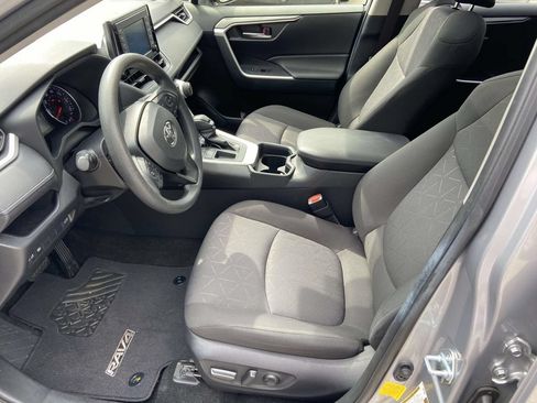 Used 2019 Toyota RAV4 XLE w/ Convenience Package FWD image 19