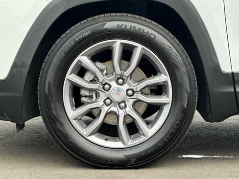 Used 2024 GMC Terrain SLT image 36