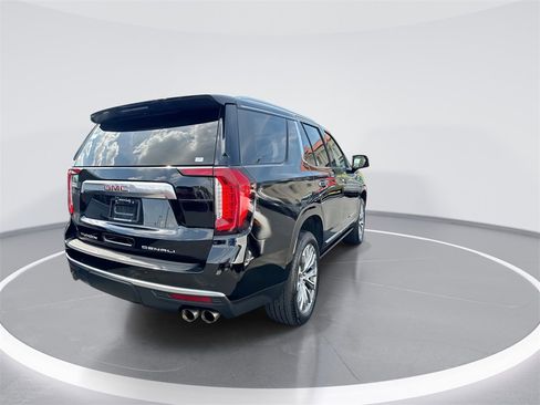 Used 2021 GMC Yukon Denali w/ Denali Premium Package image 8