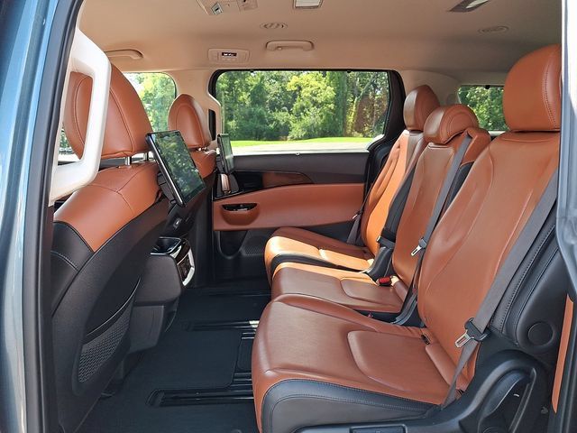 Used 2023 Kia Carnival SX FWD image 10