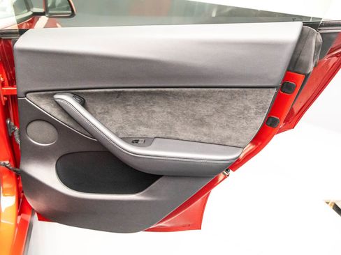 Used 2022 Tesla Model Y Long Range image 35