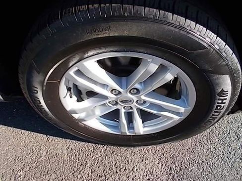 Certified 2022 Ford Explorer XLT w/ Equipment Group 202A image 3