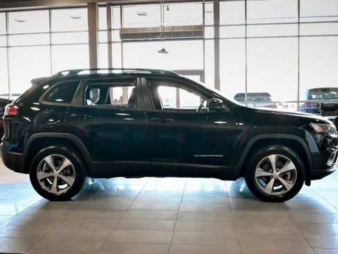 Used 2022 Jeep Cherokee Limited w/ Mopar Interior Package image 4