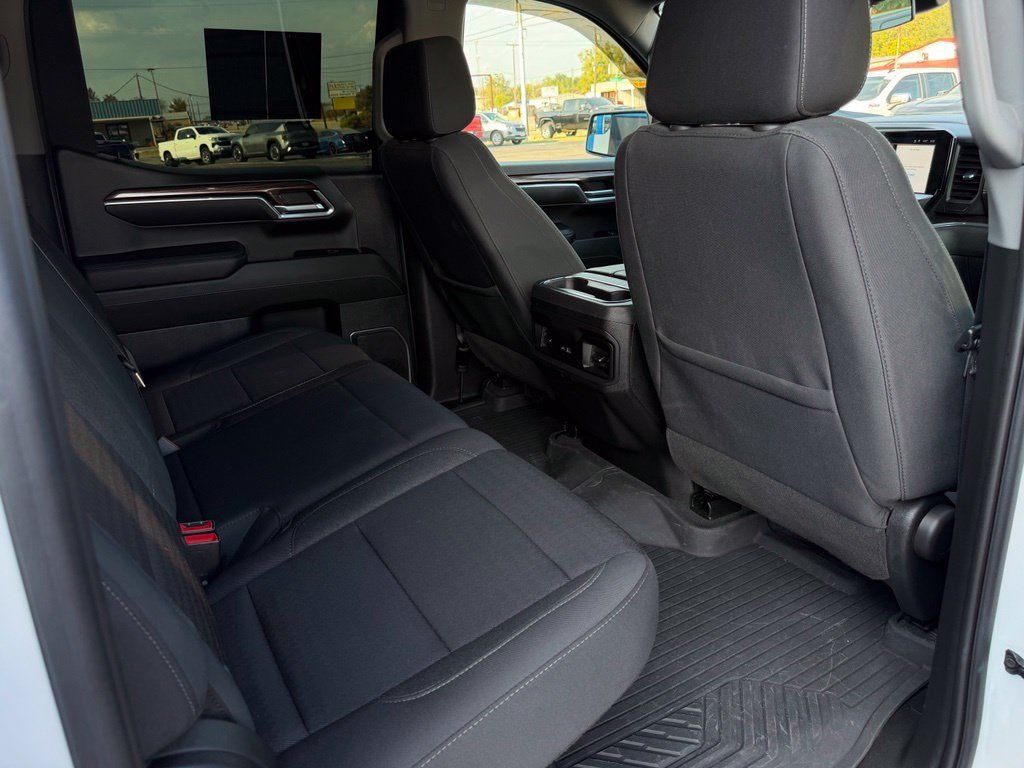 Used 2023 Chevrolet Silverado 1500 RST AWD/4WD image 18