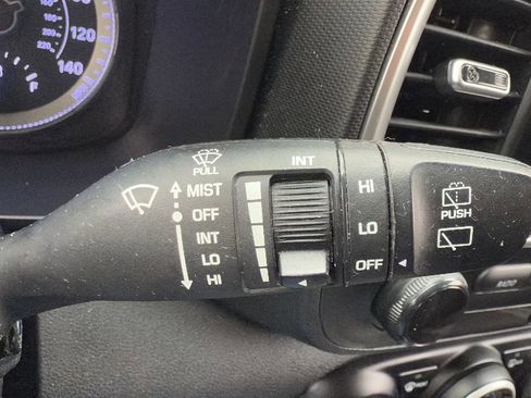 Used 2021 Hyundai Venue SEL image 13