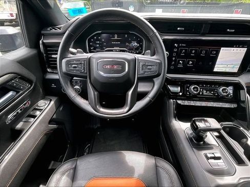 Used 2025 GMC Sierra 1500 AT4 w/ AT4 Premium Package AWD/4WD image 5