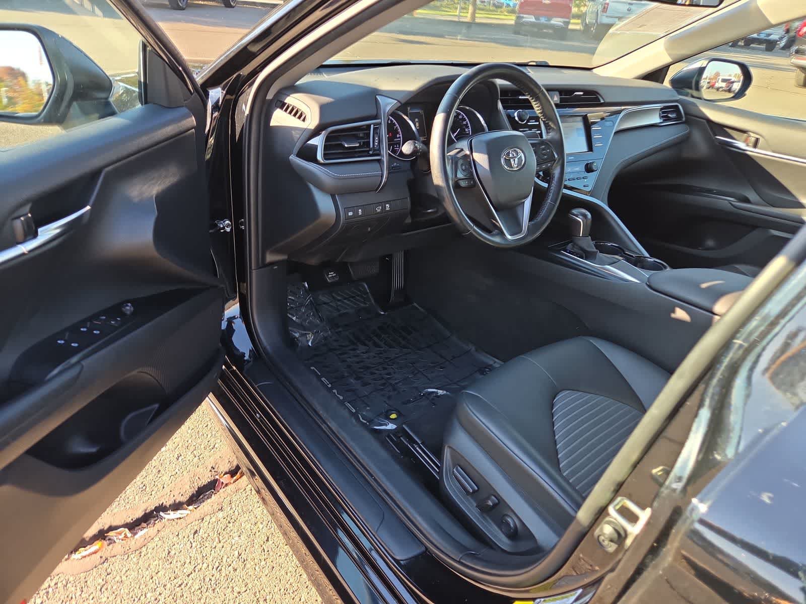 Used 2020 Toyota Camry SE FWD image 10