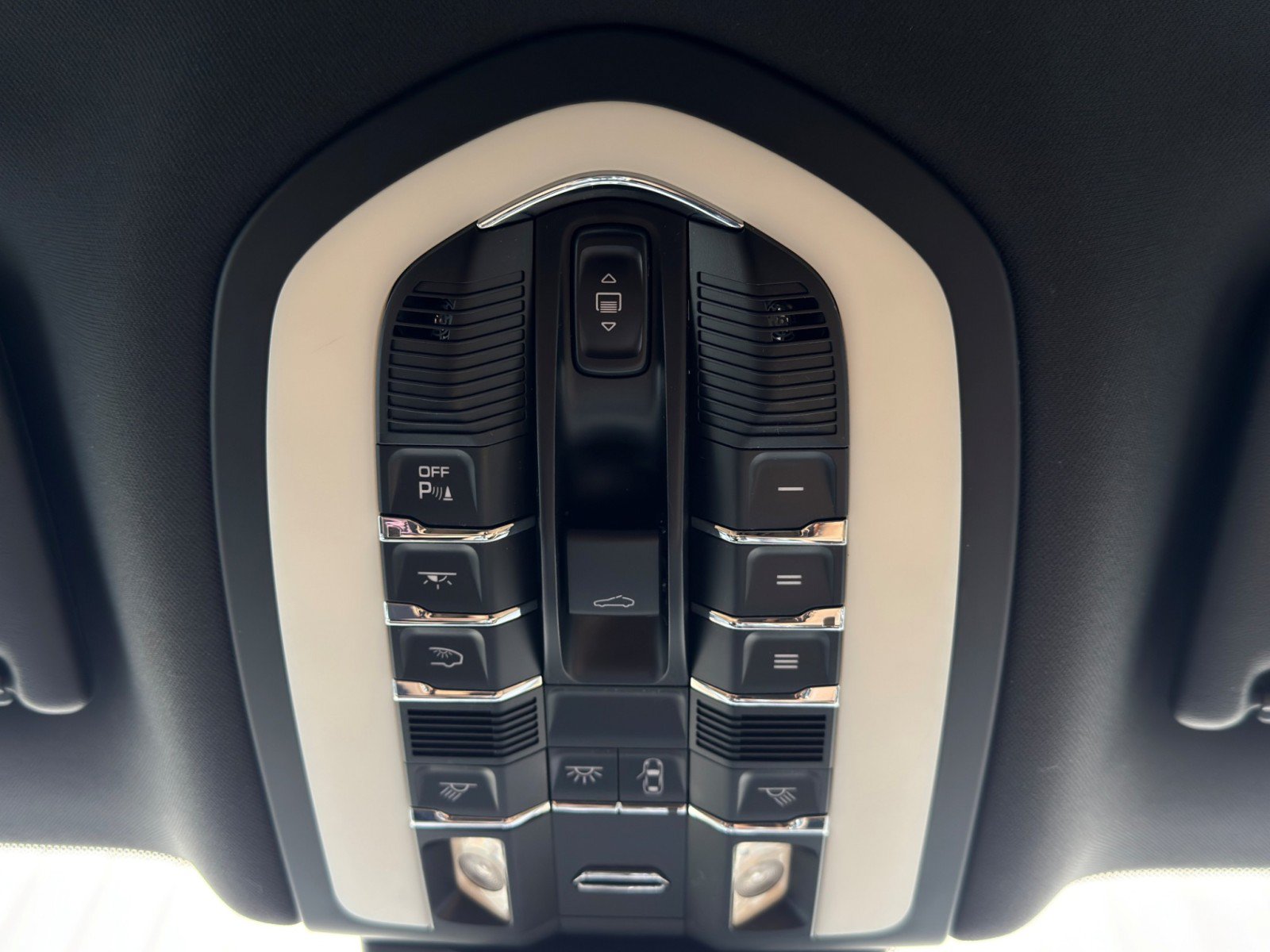 Used 2020 Porsche Macan S AWD/4WD image 33