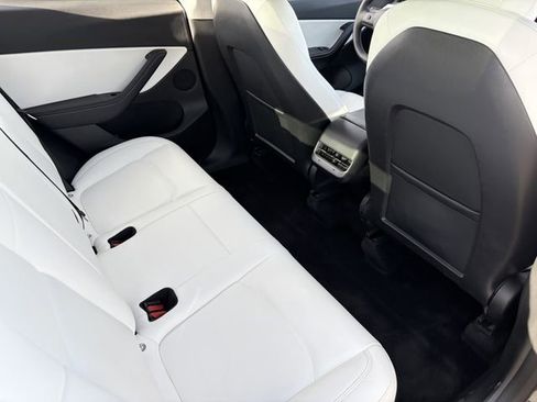 Used 2021 Tesla Model Y Long Range image 22