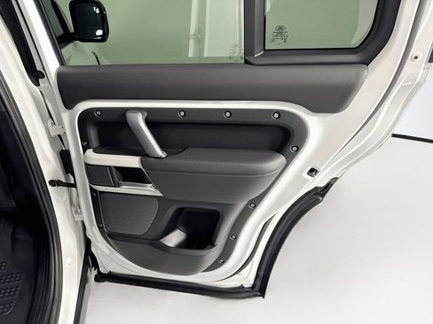 Used 2024 Land Rover Defender 110 X-Dynamic SE AWD/4WD image 27