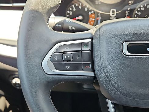 Used 2025 Jeep Compass Limited AWD/4WD image 17