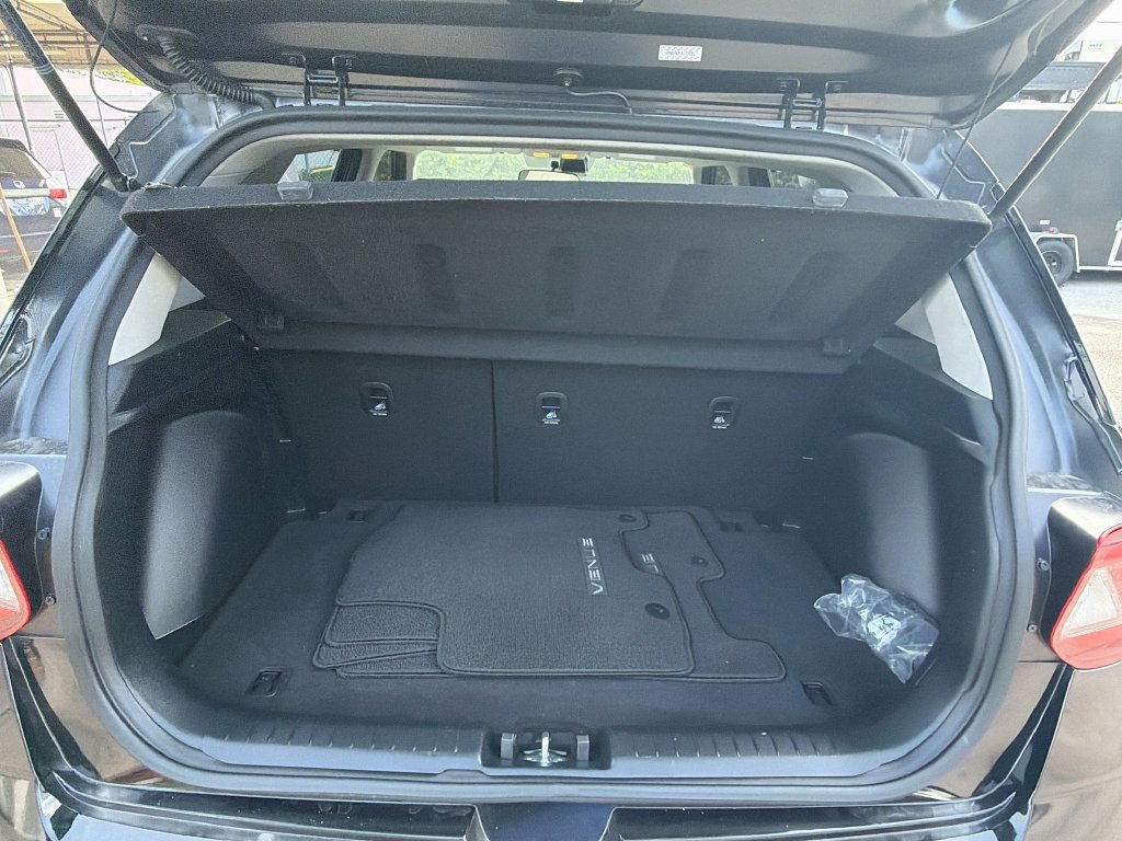 Used 2024 Hyundai Venue SEL FWD image 25