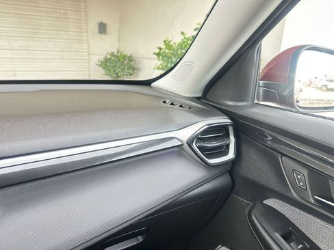 Used 2025 Chevrolet TrailBlazer LT image 35