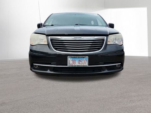 Used 2013 Chrysler Town & Country Touring image 27