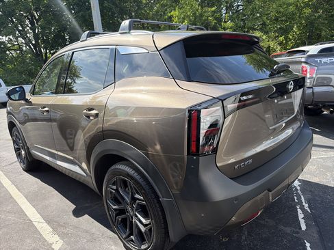 Used 2026 Nissan Kicks SR w/ SR Premium Package AWD/4WD image 4