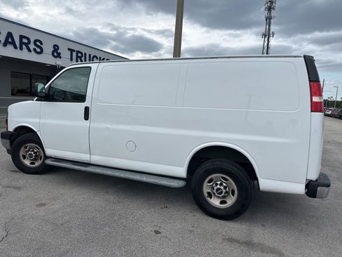 Used 2017 GMC Savana 2500 RWD image 15