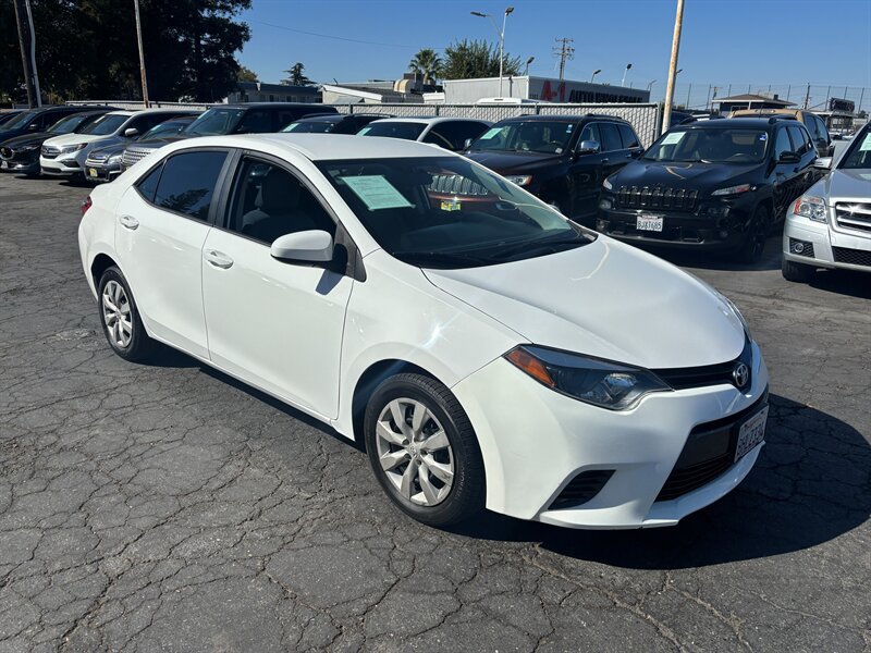 Used 2016 Toyota Corolla LE FWD image 2