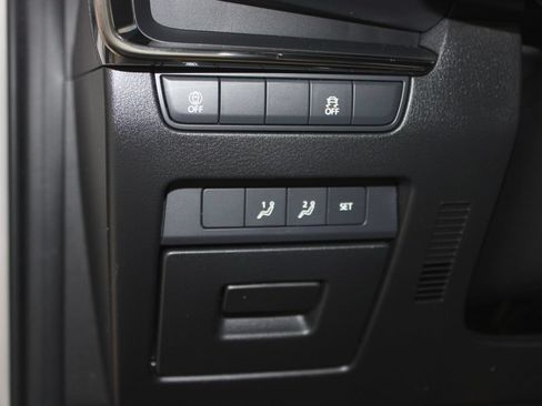 Used 2023 MAZDA MAZDA3 s FWD image 7