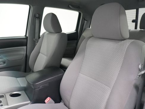 Used 2012 Toyota Tacoma PreRunner w/ SR5 Pkg RWD image 11