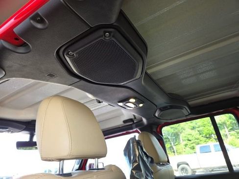 Used 2019 Jeep Wrangler Unlimited Sahara w/ Dual Top Group AWD/4WD image 44
