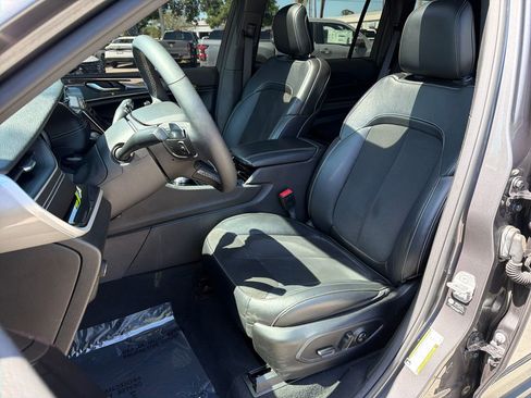 Used 2023 Jeep Grand Cherokee L Laredo AWD/4WD image 31