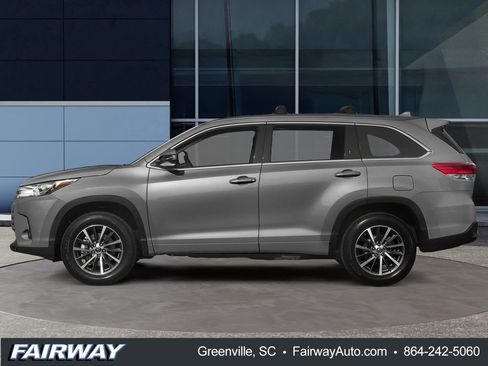 Used 2018 Toyota Highlander XLE FWD image 3