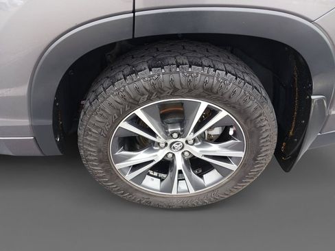 Used 2017 Toyota Highlander LE AWD/4WD image 8