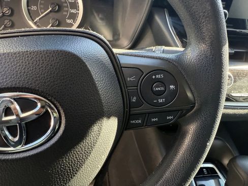 Used 2022 Toyota Corolla LE image 18