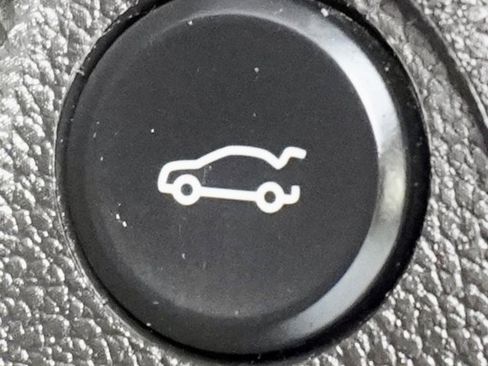 Used 2017 Chevrolet Cruze LT image 32