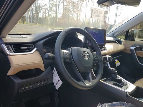 New 2025 Toyota RAV4 Limited image 17