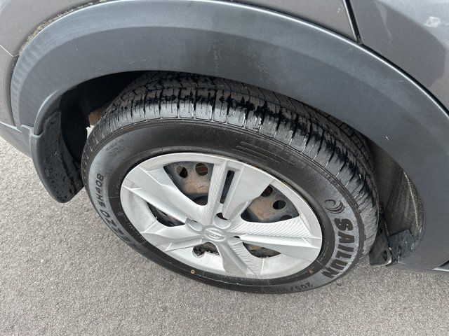 Used 2019 Nissan Kicks S FWD image 10