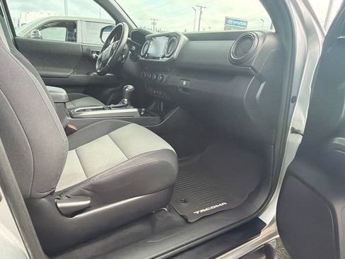 Used 2020 Toyota Tacoma TRD Off-Road w/ Technology Package AWD/4WD image 9
