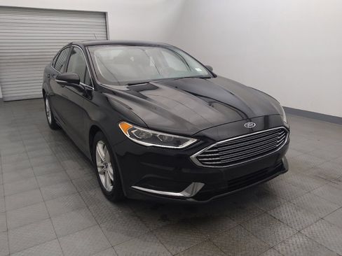 Used 2018 Ford Fusion SE w/ Fusion SE Technology Package image 14