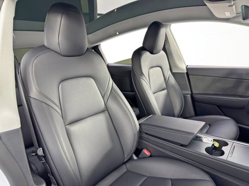 Used 2022 Tesla Model Y Long Range image 37