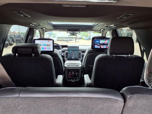 Used 2025 GMC Yukon AT4 Ultimate AWD/4WD image 36