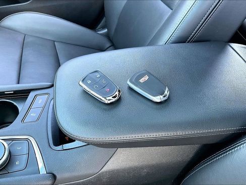 Used 2025 Cadillac XT5 Premium Luxury image 10