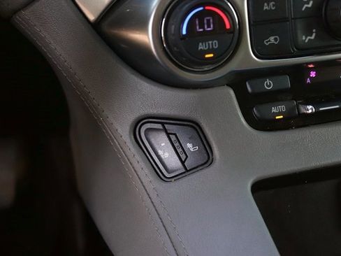 Used 2019 Chevrolet Suburban LT image 30