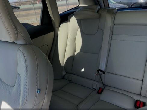 Used 2019 Volvo XC60 T8 Inscription w/ Advanced Package image 15