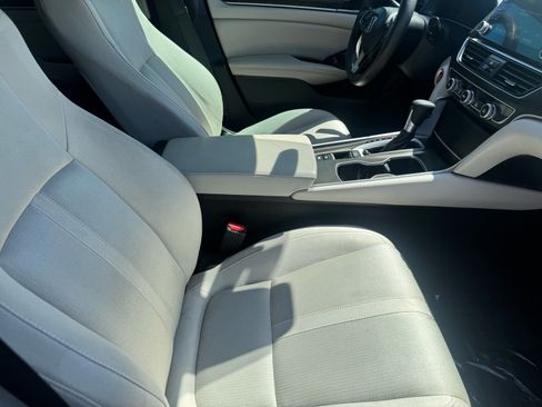 Used 2018 Honda Accord EX image 11