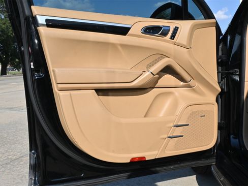 Used 2013 Porsche Cayenne S image 18