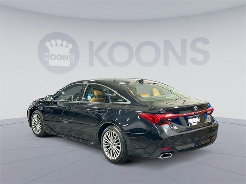 Used 2022 Toyota Avalon Limited image 4