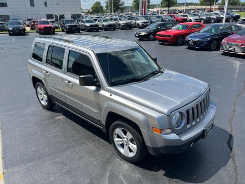 Used 2016 Jeep Patriot Latitude FWD image 7