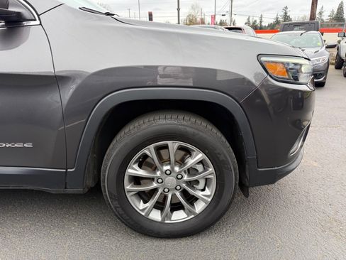 Used 2019 Jeep Cherokee Latitude Plus AWD/4WD image 10