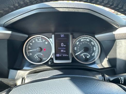 Used 2019 Toyota Tacoma SR5 AWD/4WD image 2