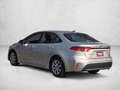 Used 2025 Toyota Corolla LE image 8