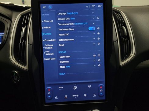 Used 2024 Ford Edge SEL image 25