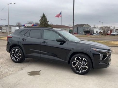 New 2026 Chevrolet Trax RS w/ Sunroof Package image 2